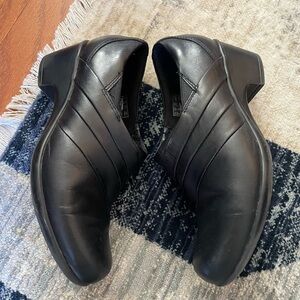 7.5 Clarks Black Leather Slip On